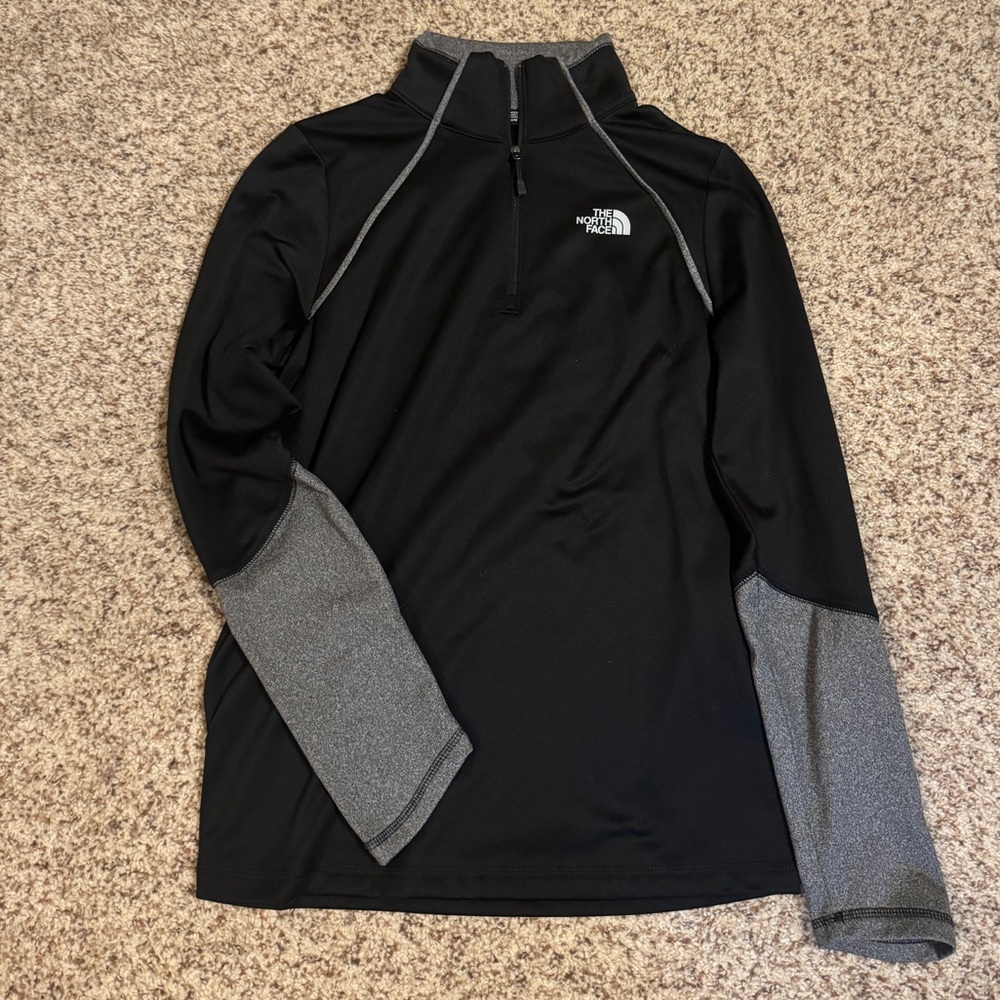 North face Women’s quarter zip sweatshirt. Like new condition!